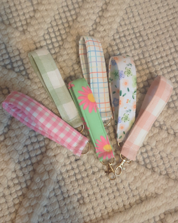 🔑 Keychain Wristlets
